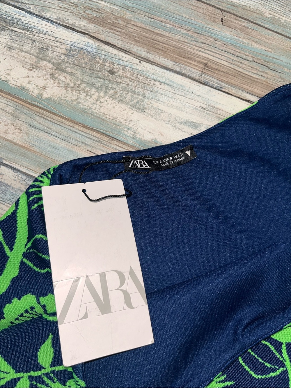 Zara One Shoulder Green Floral Crop Top NWT Small Tropical Resort Party - Picture 5 of 6